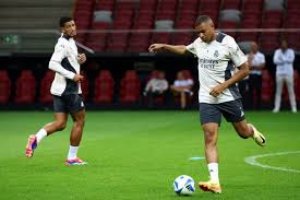 3-0!朱婷轮休,赛后第一时间冲场,甩头发与队友搞笑庆祝.